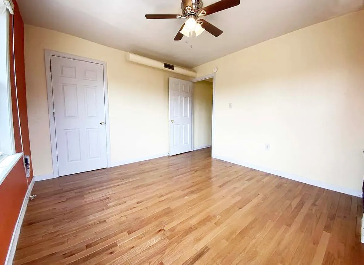 Building Photo - 221 Sterrett St #4