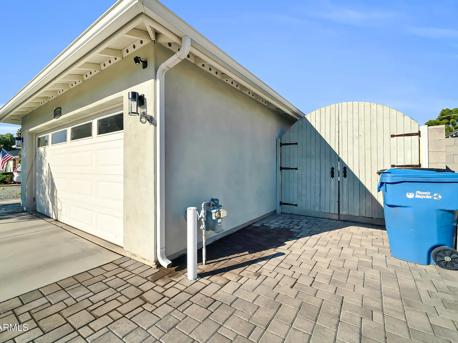 3 bed, 2016 sqft, $3,300 — Photo 4