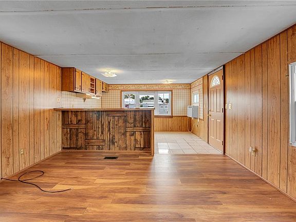 4th image of 660 Beverage Hill Ave