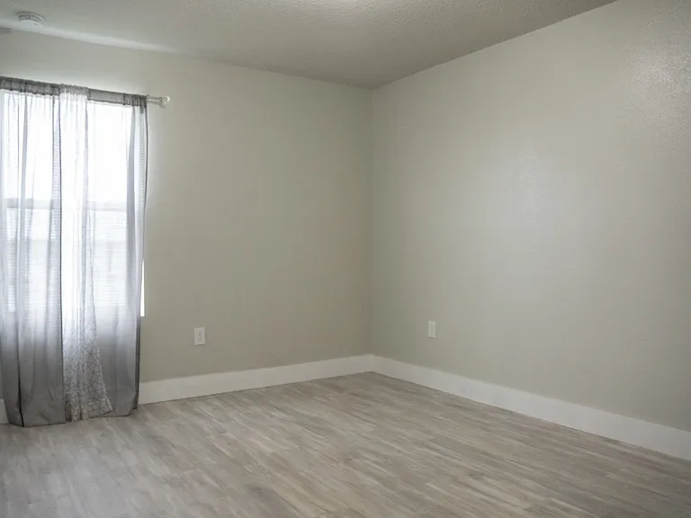 1273 Zambrana Ct — Photo 21
