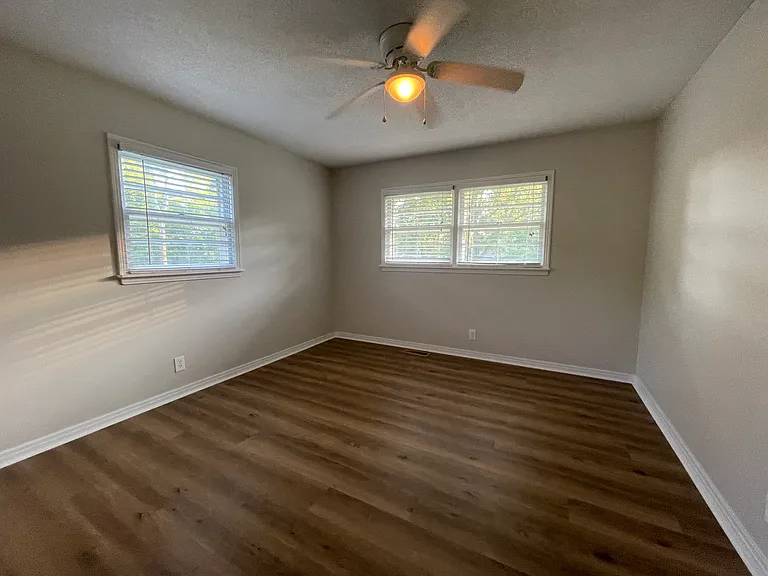 421 E Lakeside Dr — Photo 13