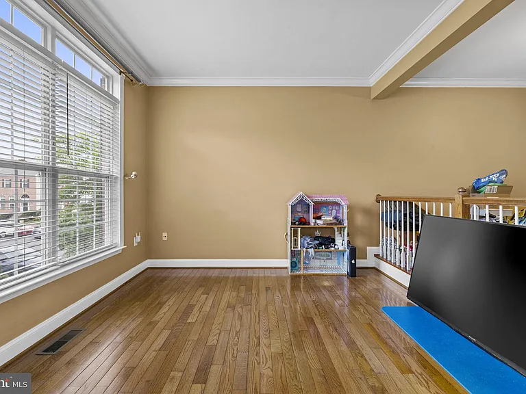 645 McLeary Sq SE — Photo 2