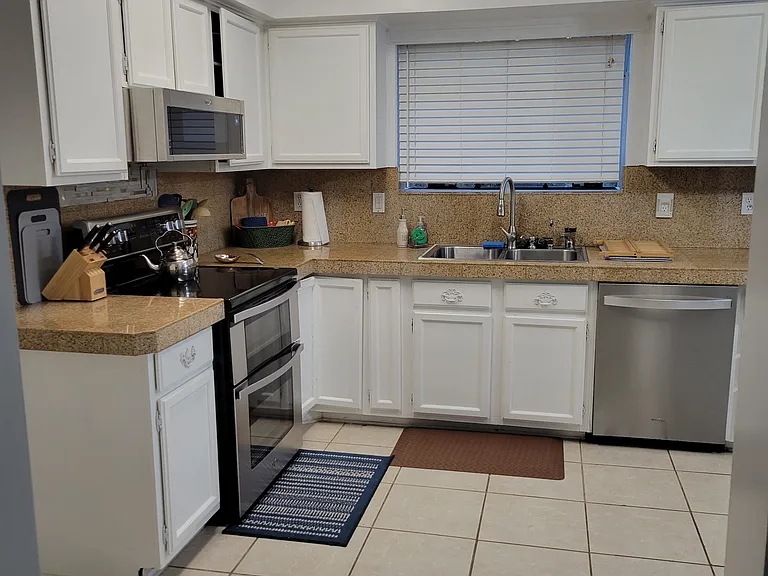 932 Pelican Bay Dr — Photo 9