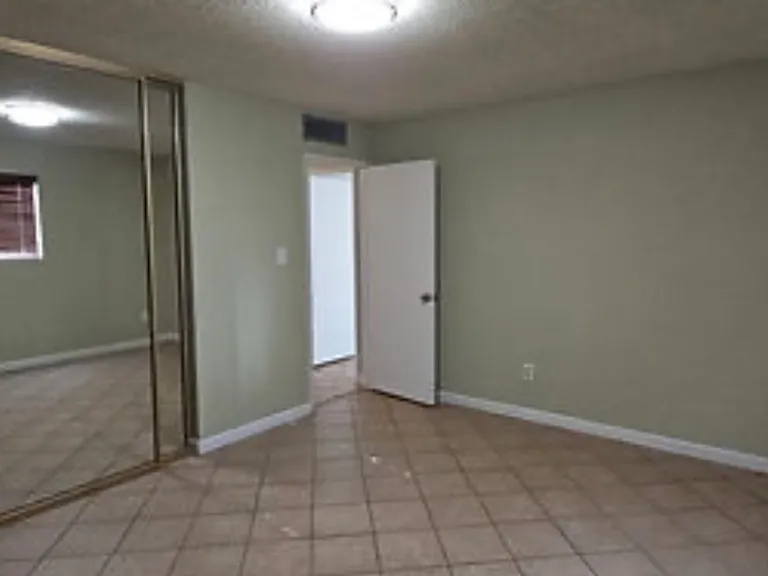 2911 S Rainbow Ave — Photo 8