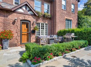 15 Bacon Ct, Bronxville, NY 10708