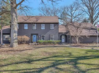 806 Deer Run Dr, Mahomet, IL 61853