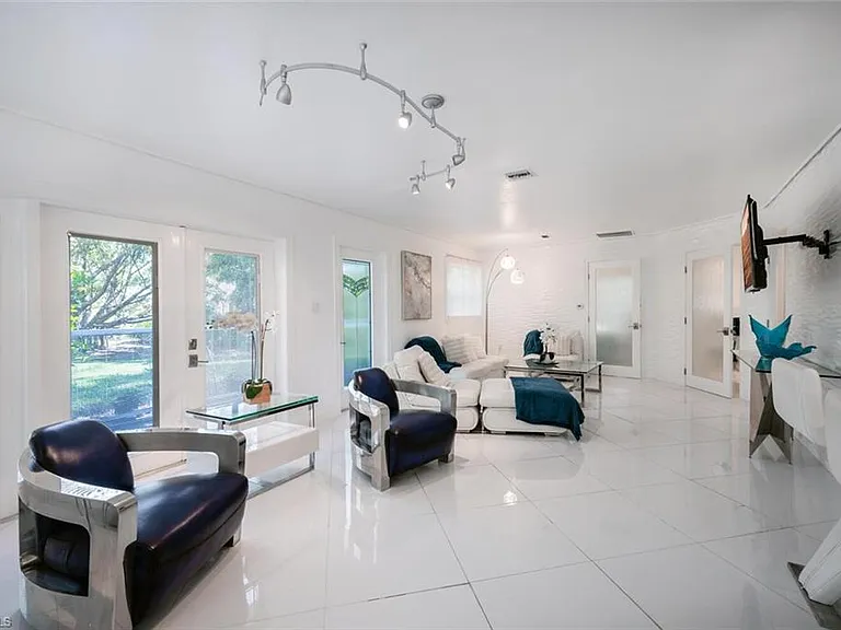 5940 English Oaks Ln — Photo 33
