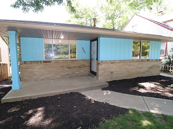 5th image of 2927 Glenmore Ave