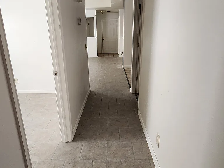 405 E Madison St — Photo 8
