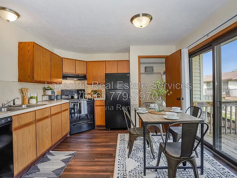 Hamilton Park Apartments — Photo 8