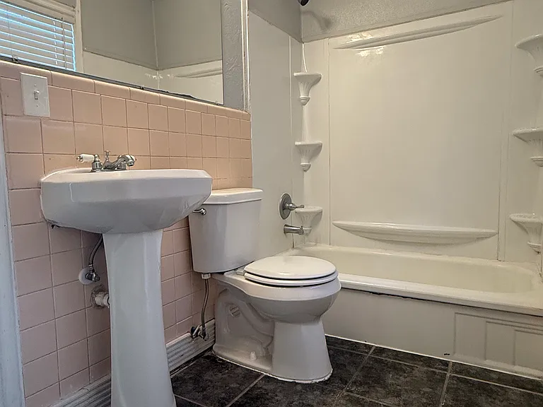 1220 Cooley Dr — Photo 9