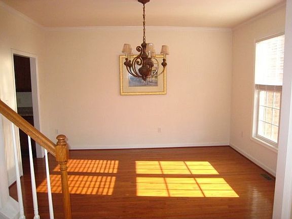 TASTEFULLY APPOINTED DINING ROOM