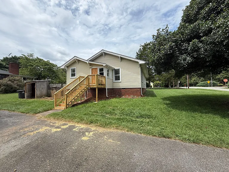 103 Tabor St — Photo 16