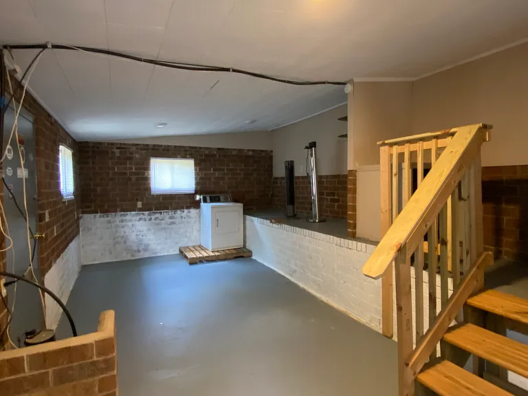 1128 Ava St — Photo 9