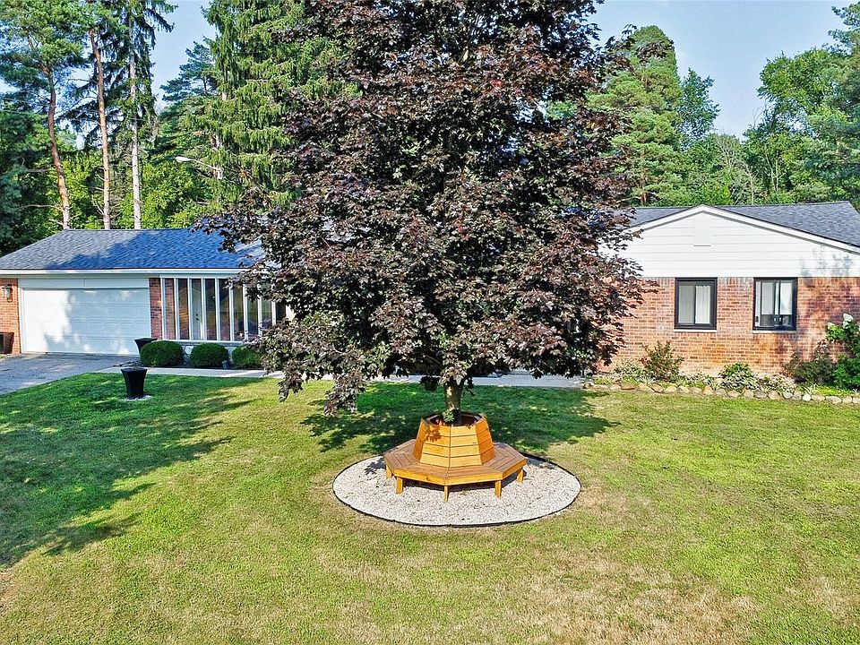 1st image of 300 Sherman Ct