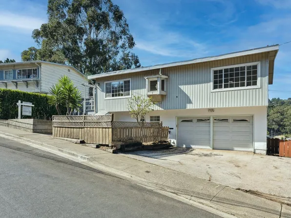 1060 Crespi Dr, Pacifica, CA 94044