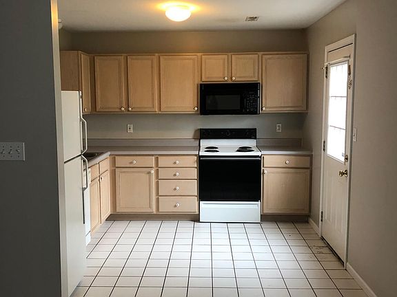 3rd image of 30 Albany Dr