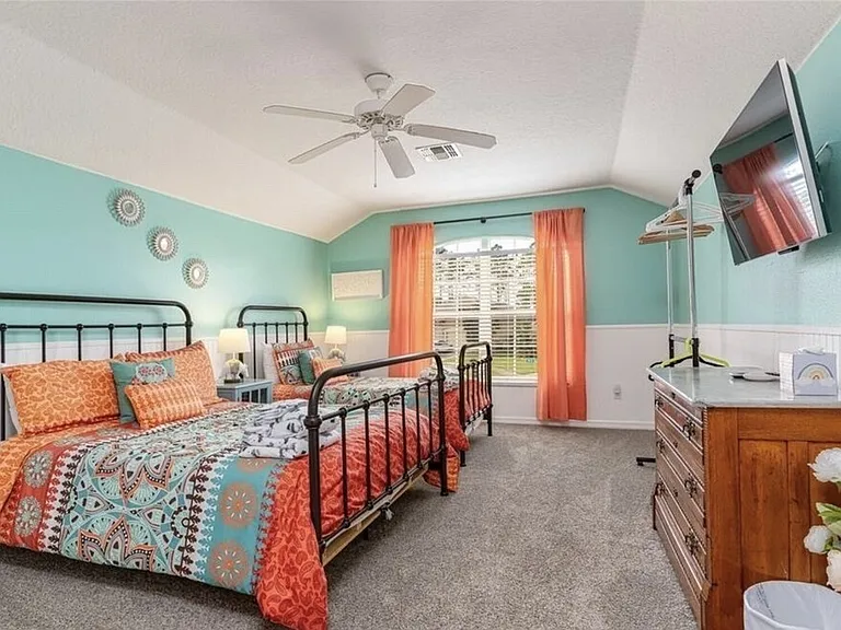 452 N Hampton Dr — Photo 8