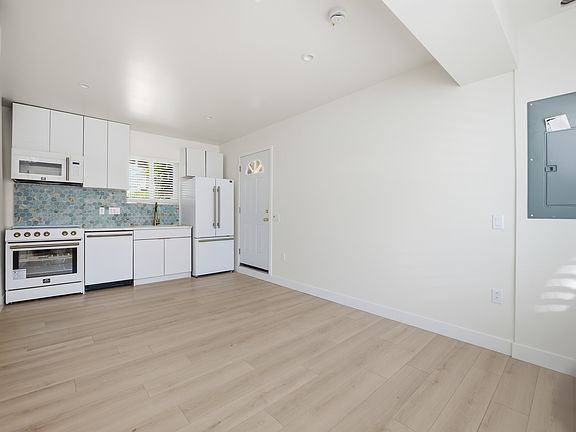 3rd image of 4021 Lamont St #12