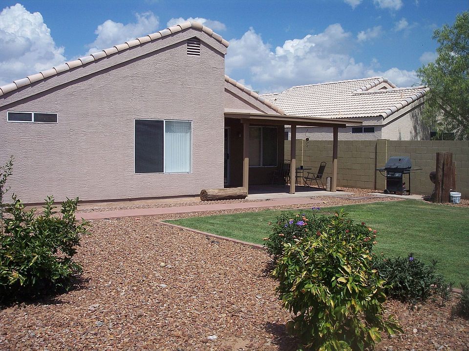 Covered patio for those summer BBQ's!