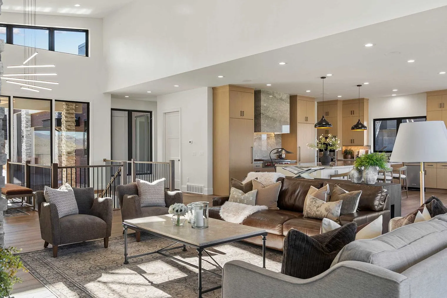 6 bed, 8.0 bath, 8492 sqft, $31,518 — Photo 3