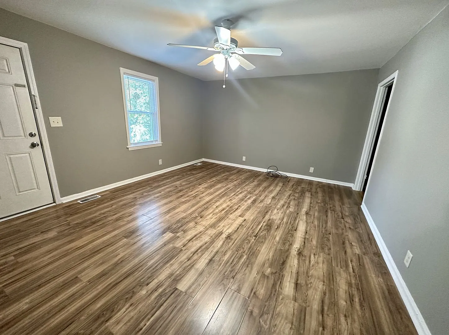 Locust Dr - 894 / 896 — Photo 4