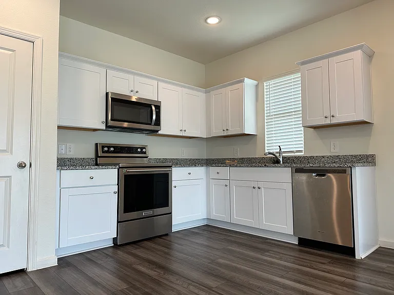 1604 Shadow Hawk Dr — Photo 4