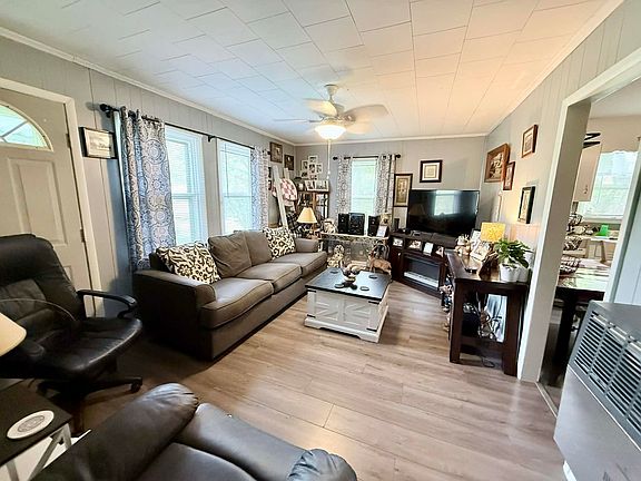 3rd image of 603 Vayden St