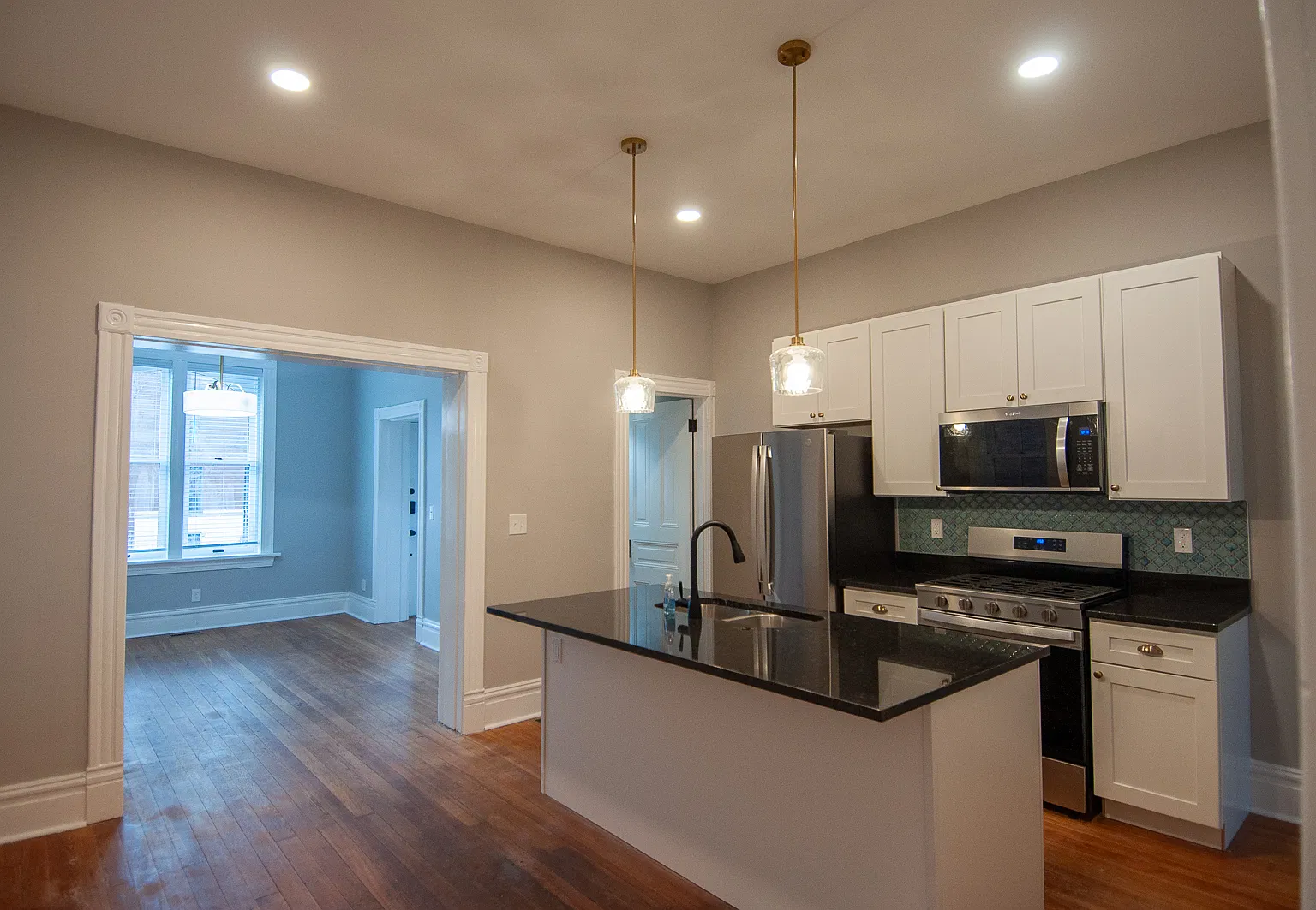 1 bed, 950 sqft, $1,695 — Photo 1