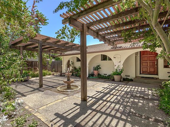 2nd image of 2213 Catalina Dr