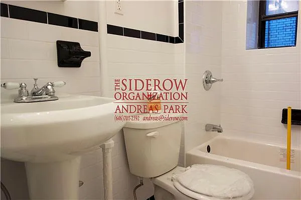 Rented by Siderow Residential Group | media 8