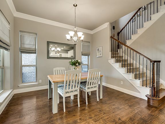 3rd image of 633 Canterbury Ct