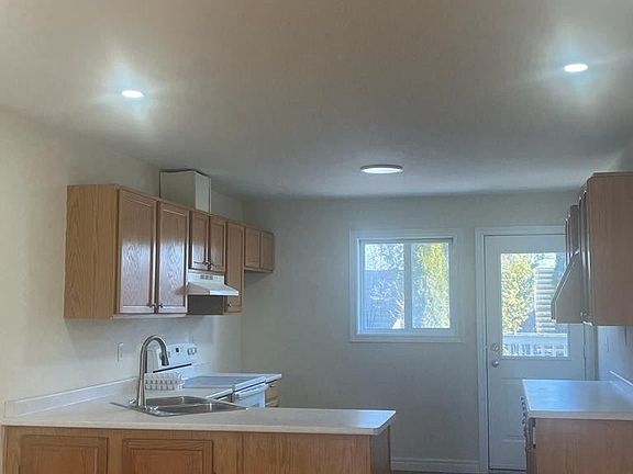 5th image of 3680 Holburn St