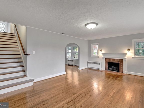 2nd image of 208 Fredericksburg Ave