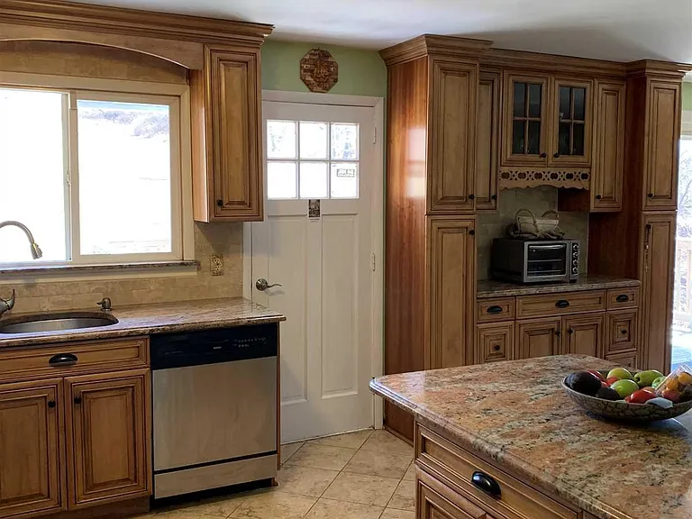92 Hillside Rd — Photo 2