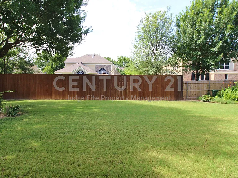 2610 Tall Meadows Dr — Photo 28
