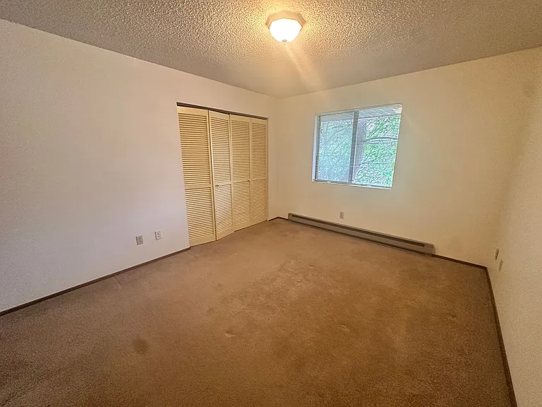 1013&1021 1033 Kirkland Ave NE — Photo 11