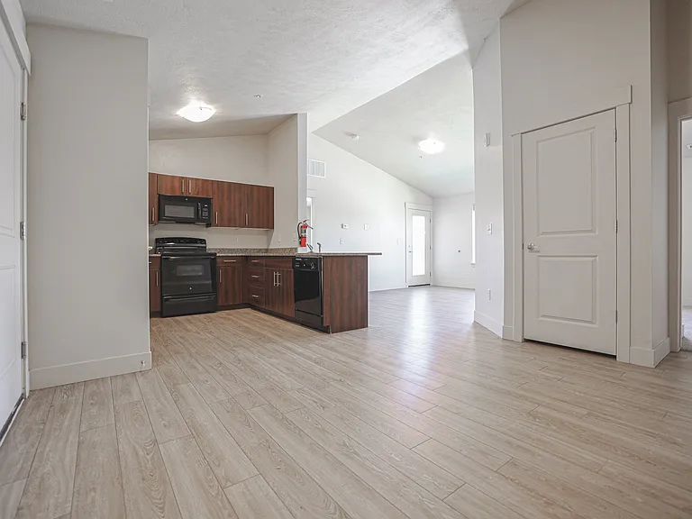 Mesa Falls Apartments — Photo 44