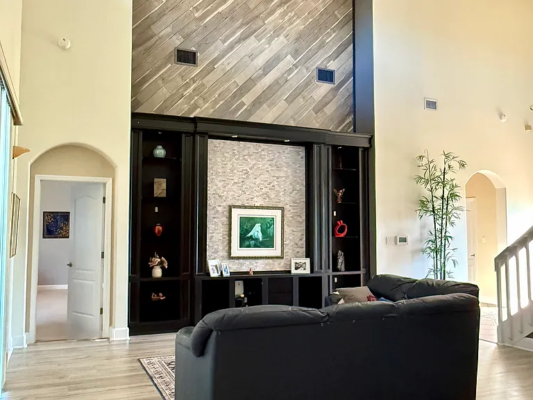 885 Chatsworth Dr — Photo 20