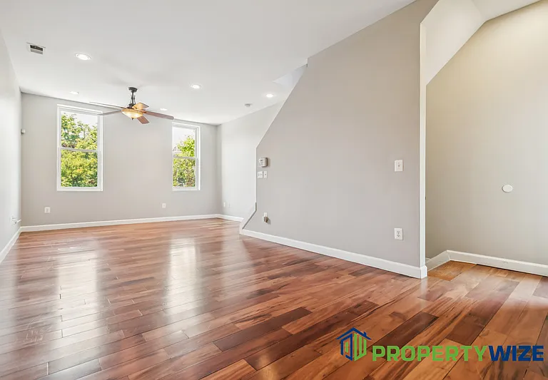 1527 Light St #2 — Photo 7
