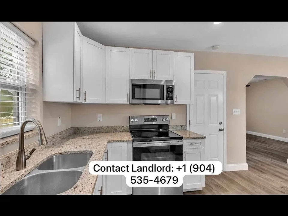 176 N 166th Ln
