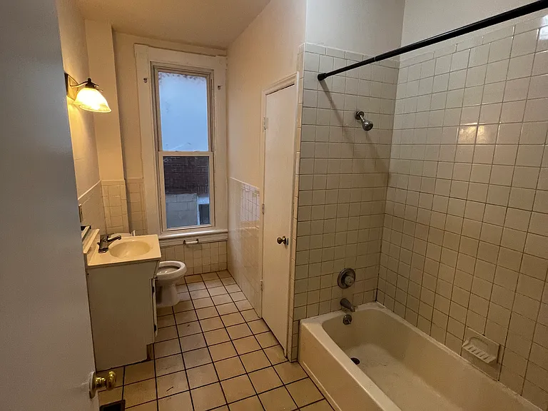 406 Highland Ave SW #2 — Photo 7