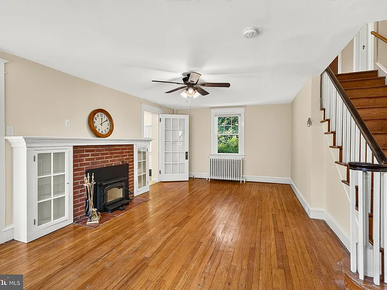 113 S Valley Rd — Photo 9