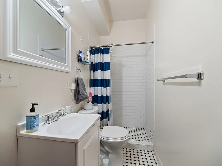 1922 Maple Ave #2 — Photo 12
