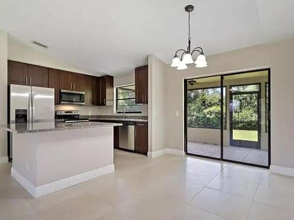 4th image of 2450 SW Bayshore Blvd