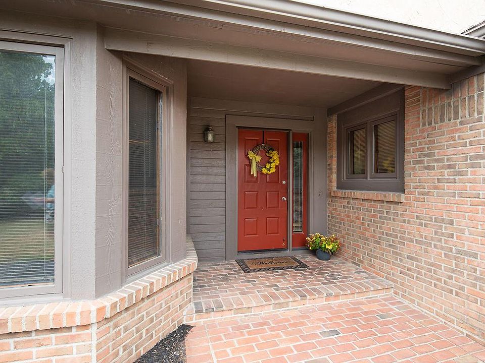 2nd image of 3927 Inverness Cir
