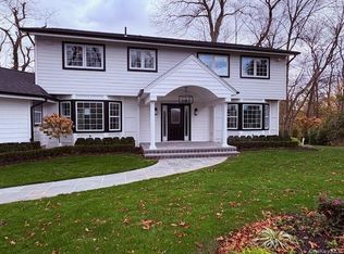 22 Peppermill Lane, Dix Hills, NY 11746