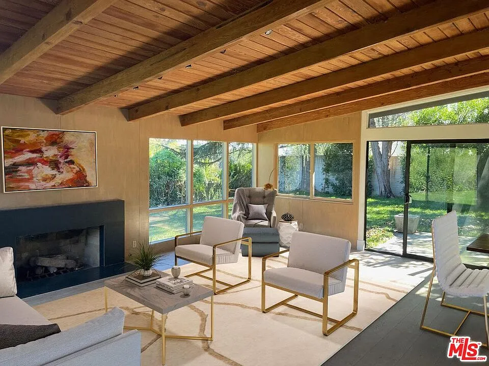 15434 Mulholland Dr