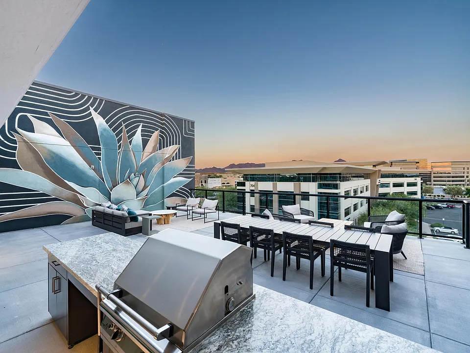 The rooftop lounge at Modera Kierland offers sweeping desert views, a built-in grill station, and plenty of space to gather and unwind under the open sky.