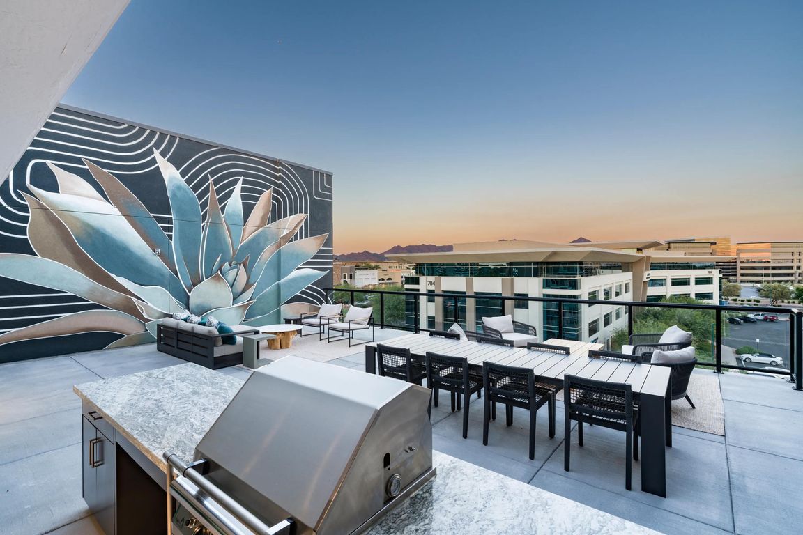 The rooftop lounge at Modera Kierland offers sweeping desert views, a built-in grill station, and plenty of space to gather and unwind under the open sky.